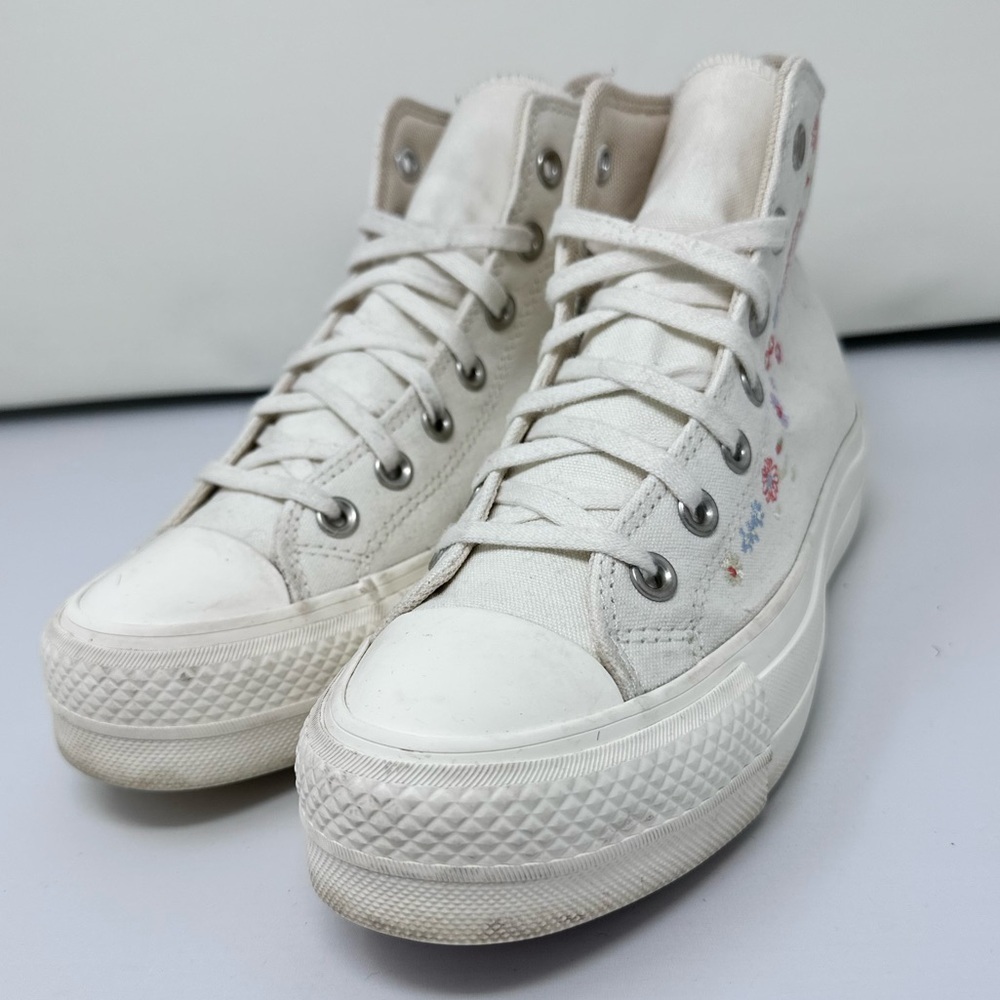 Converse women’s White High-Top platform Sneakers with Floral Accents size 6